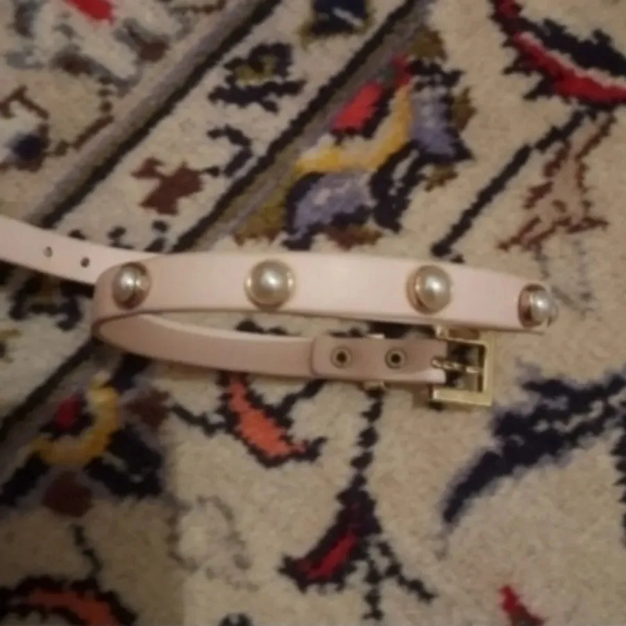 گل سر و دستبند چرمی