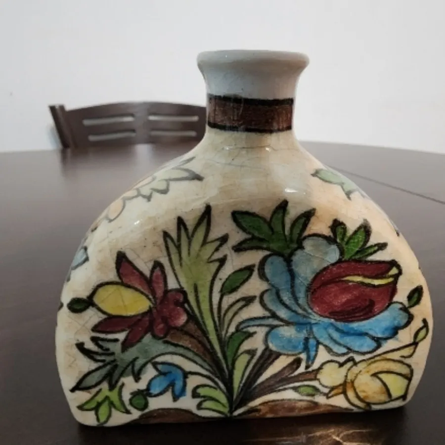 گلدان نقاشی شده با دست