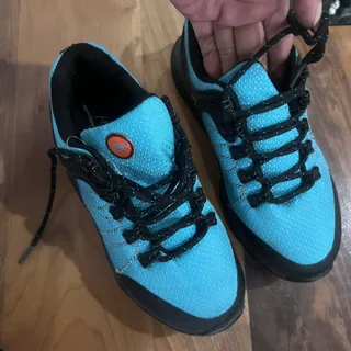 کفش کتونی مرل