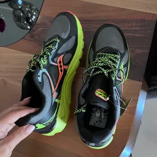 کفش کتونی ساکنی