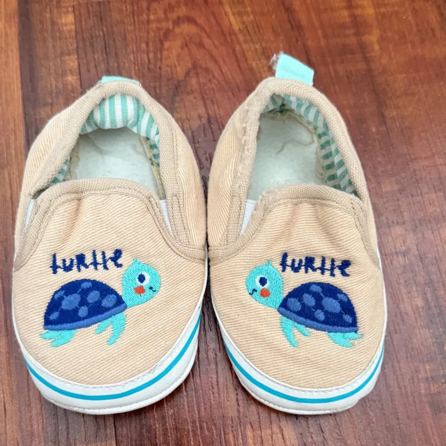 کفش السی وایکیکی