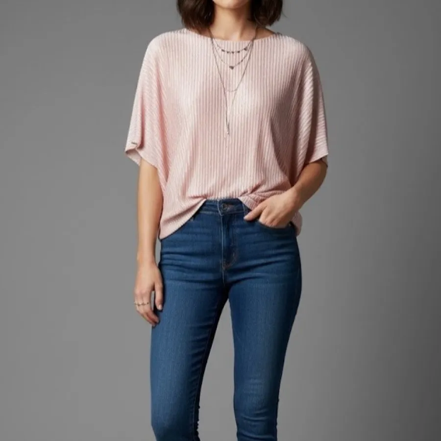 شومیز پلیسه جذاب