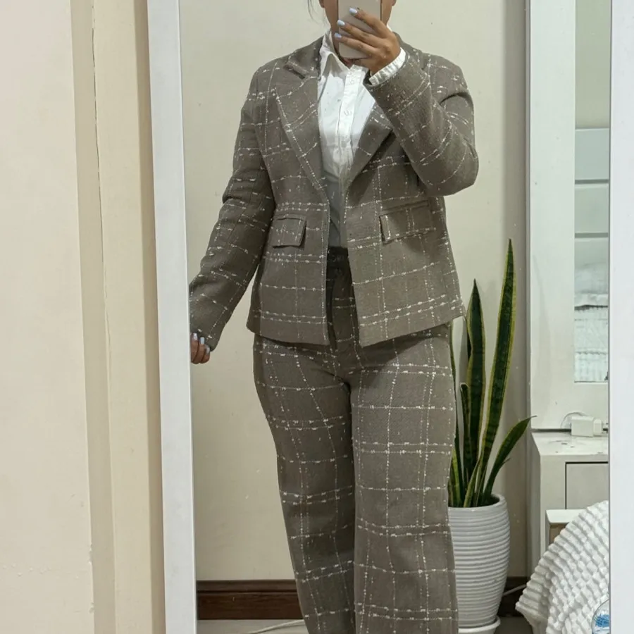 کراپ کت و‌ شلوار