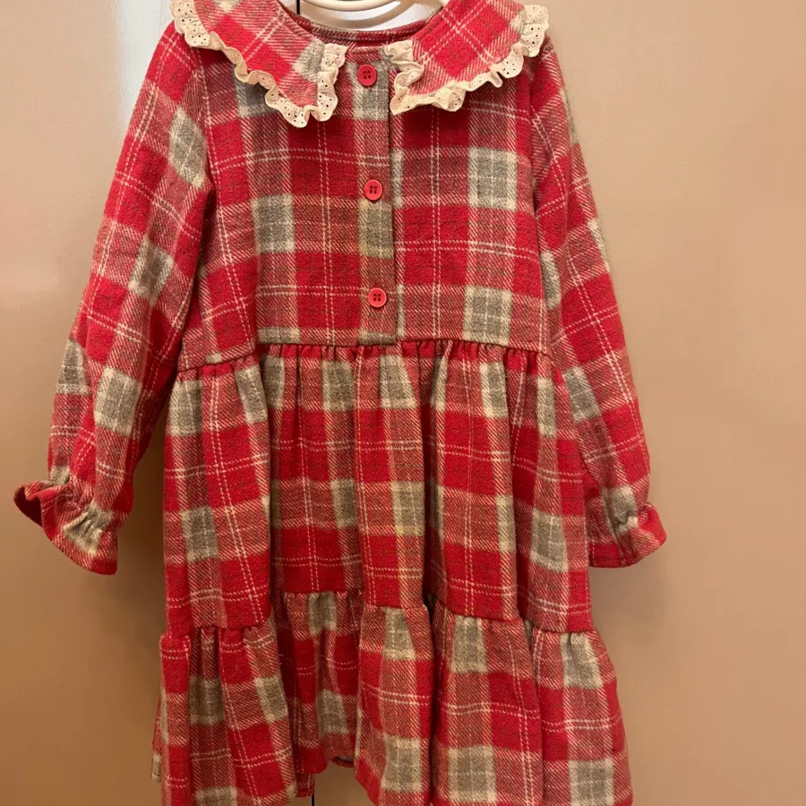 پیراهن  پشمی صورتی با تن