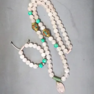 گردنبندو دستبند رز کوارتر