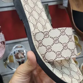 دمپایی طرح گوچی