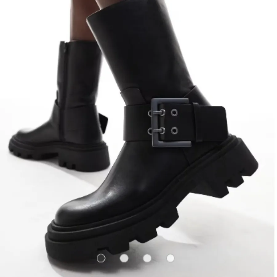 بوت استرادیواریوس