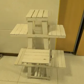 استند گلدان چوبی سفید