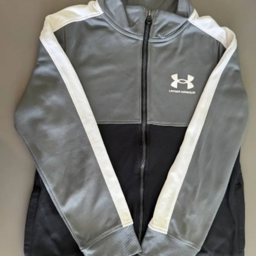 سویشرت ورزشی از برندUnder