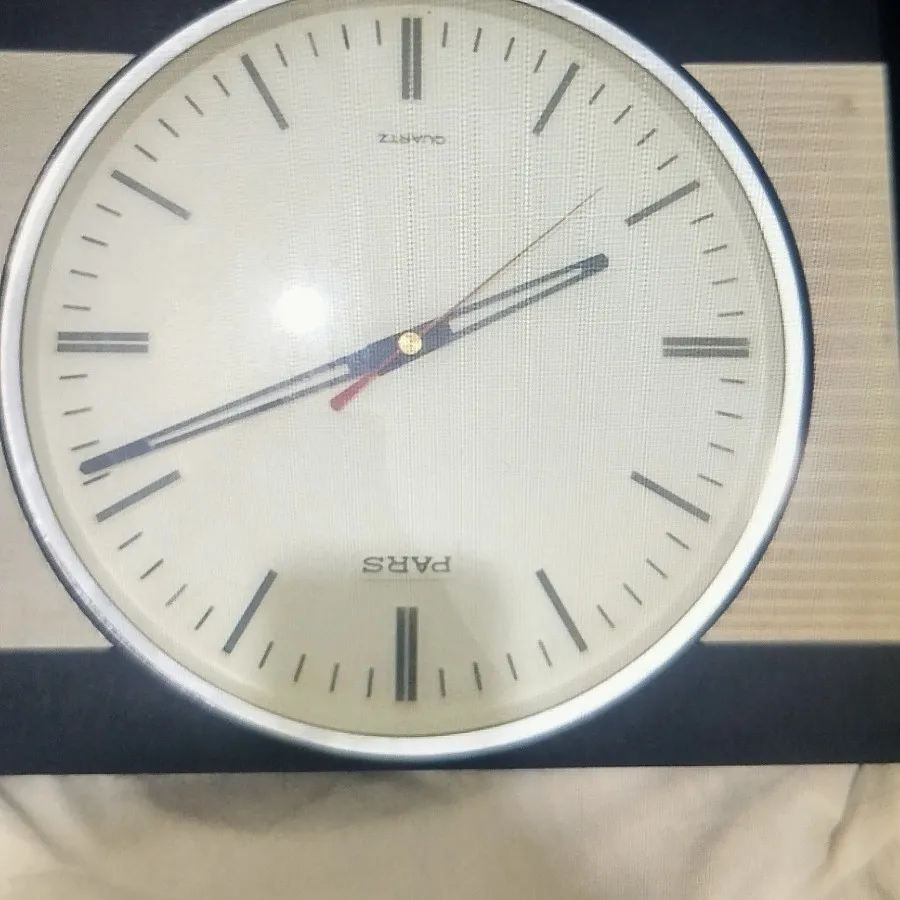 ساعت دیواری قدیمی