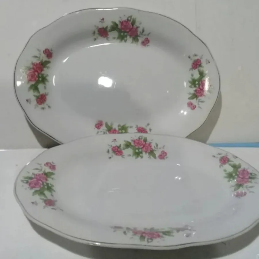 یک جفت دیس قدیمی گلسرخ