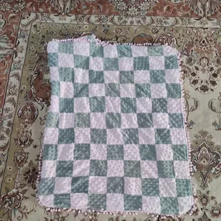 پتو دور پیچ نوزاد