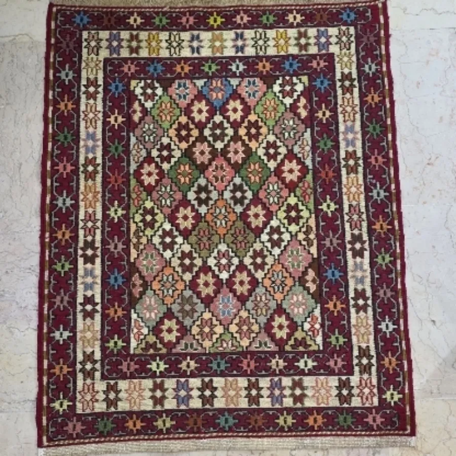 گلیم پشمی دستباف