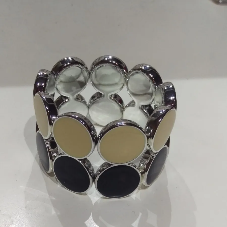 دسبند سیاه و سفید