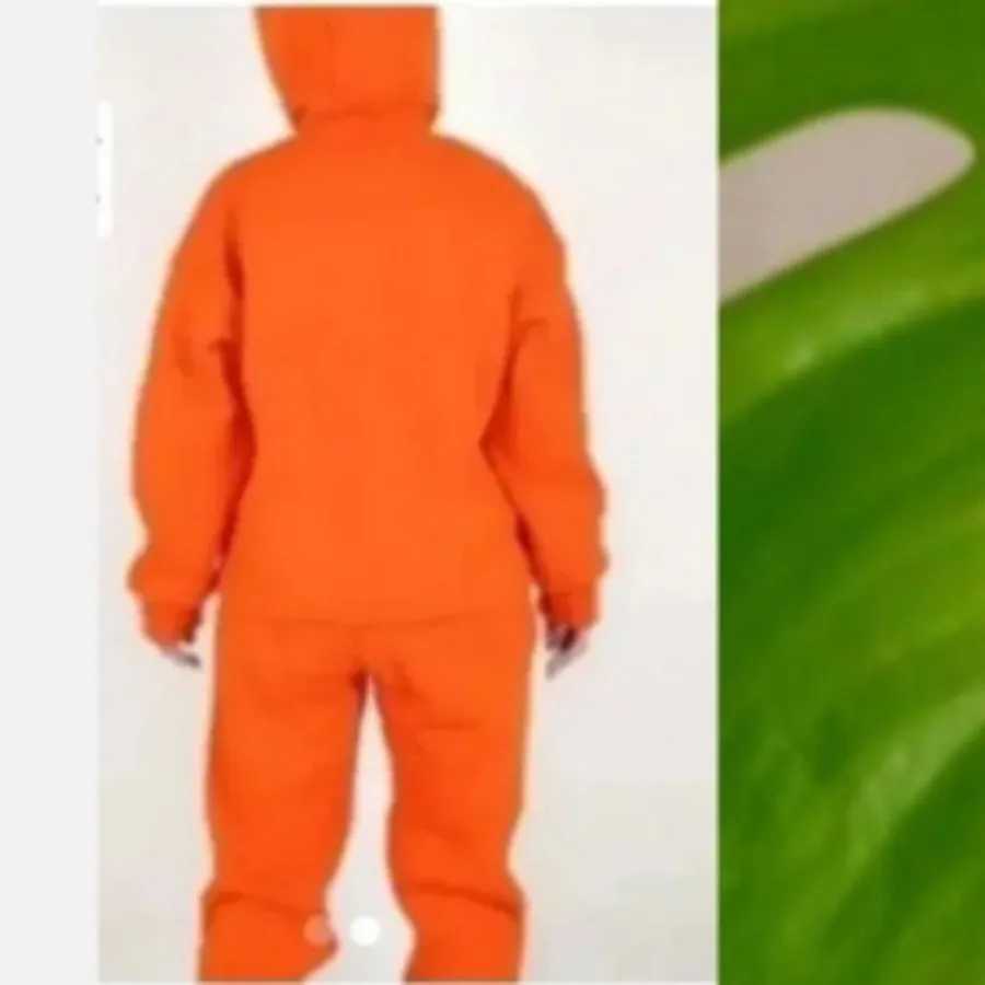 هودی کلاه دار و شلوارش