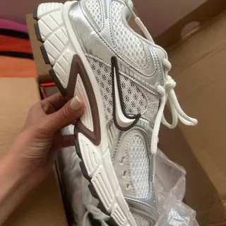 کتونی نایکی وی5