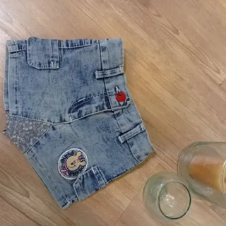 دامن لی نوزاد