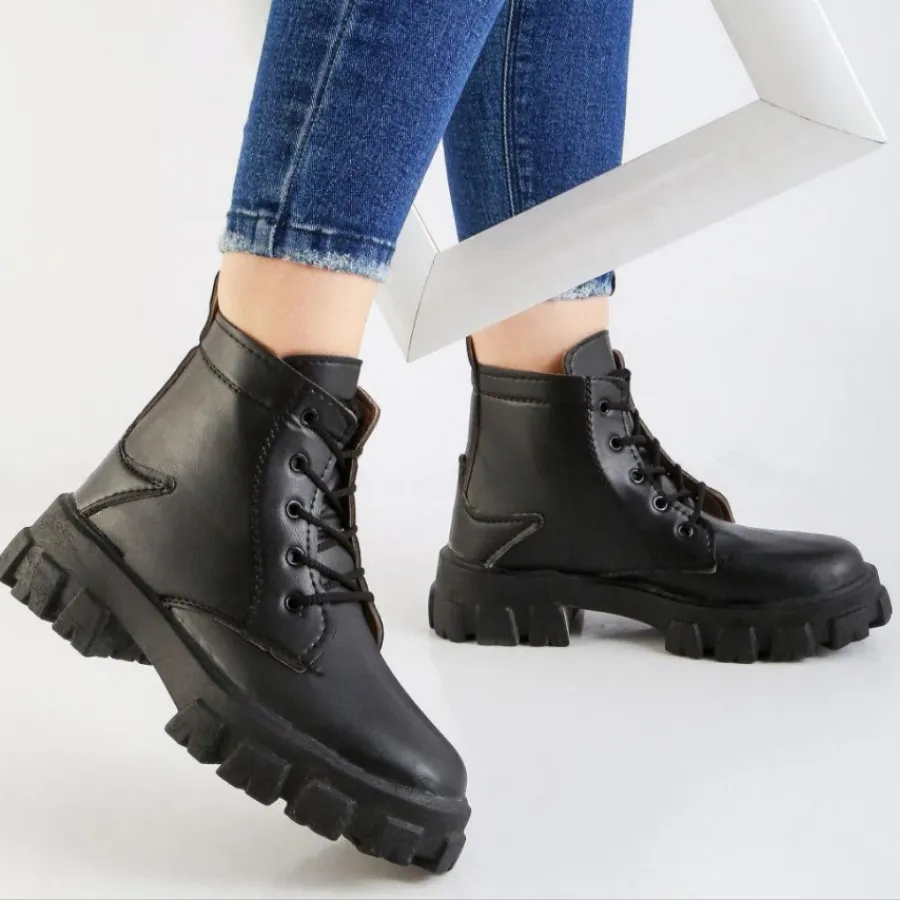 فوق العاده خوش پا ، با کی