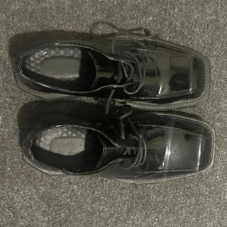 کفش چرم براق