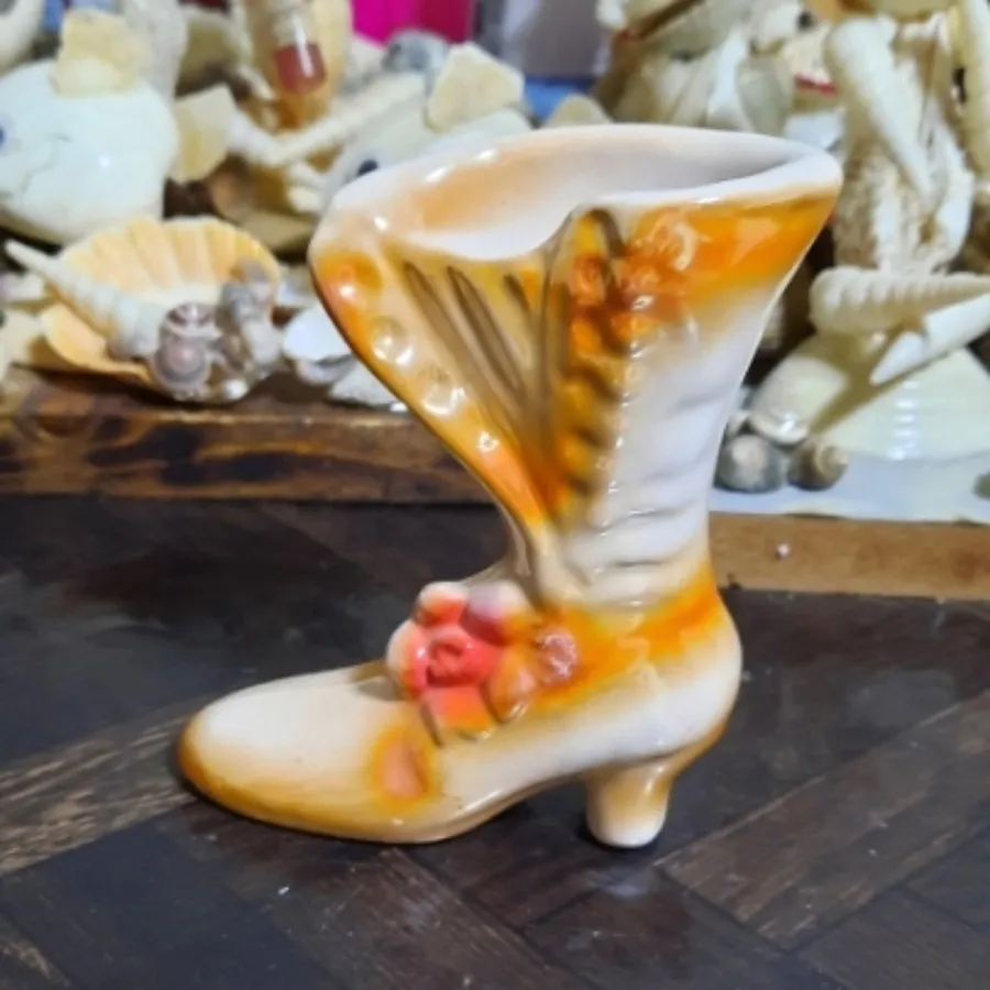 کفش سرامیکی قدیمی