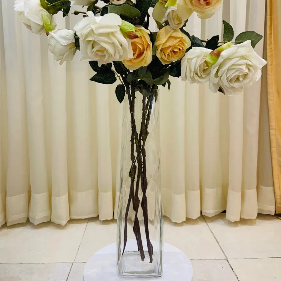 گلدان همراه گل