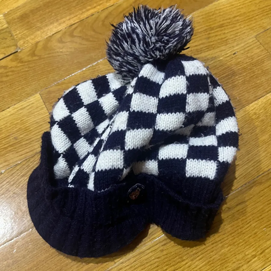 کلاه بافت لبه دار