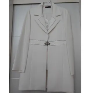 کت و شلوار و تاپ سفید