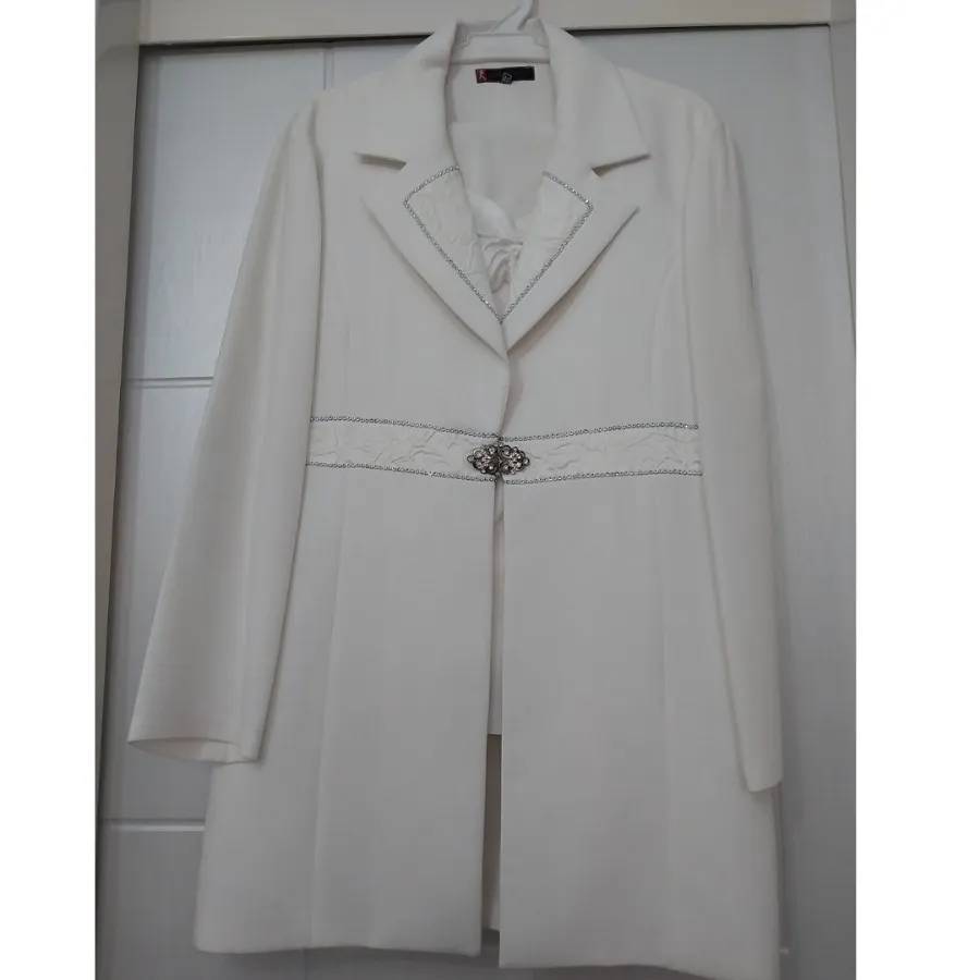 کت و شلوار و تاپ سفید