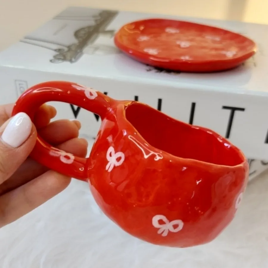 فنجان و زیر‌فنجانی پاپیون