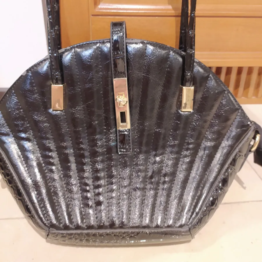 کیف دستی ورنی طرح صدف