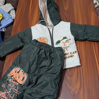 کاپشن و شلوار بچگانه