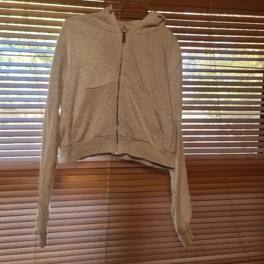 سوییشرت کراپ اچ اند ام