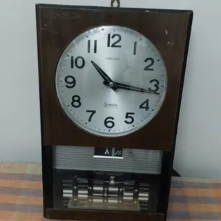 ساعت دیواری  قدیمی