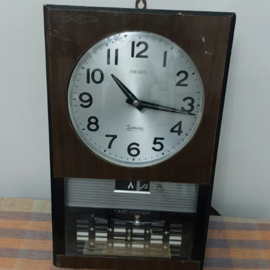 ساعت دیواری  قدیمی