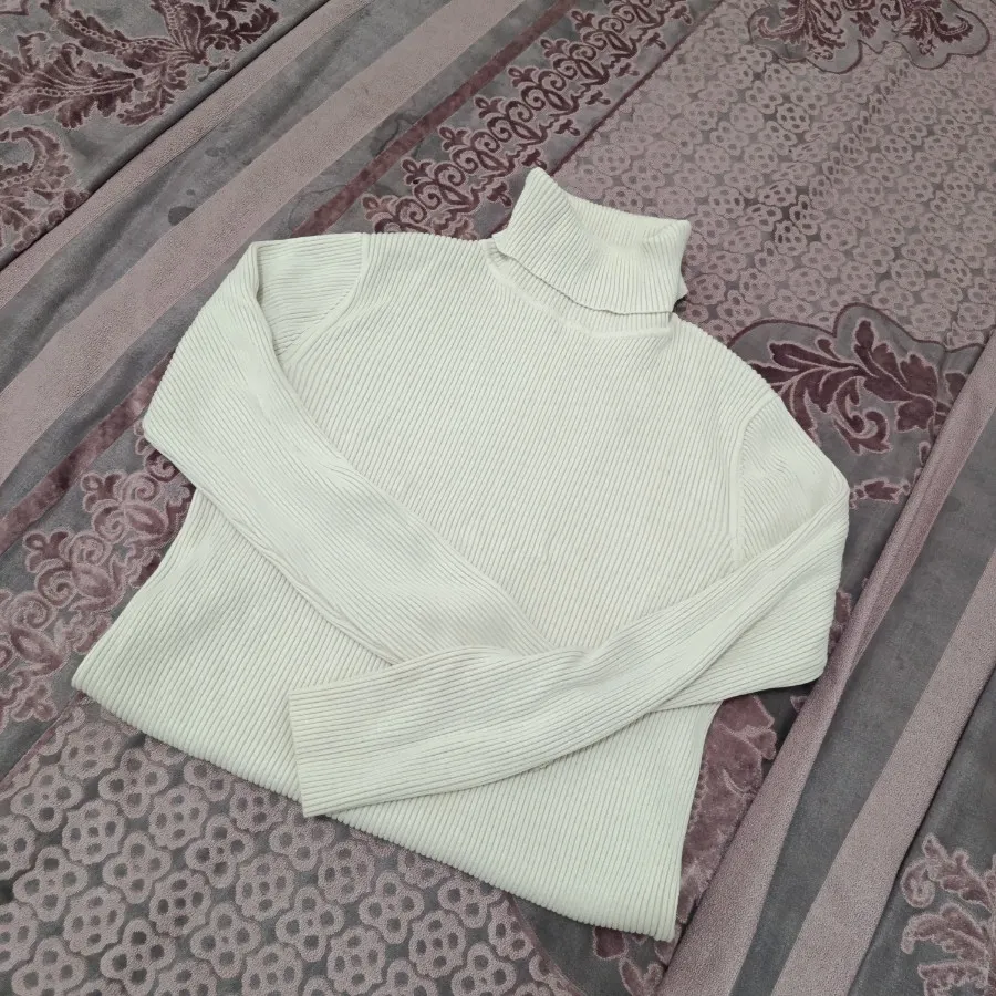 یقه اسکی سفید ترک