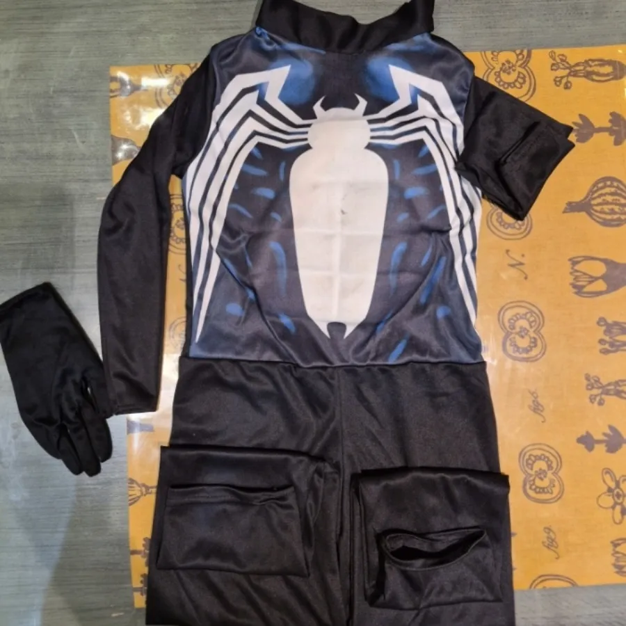 لباس مرد عنکبوتی