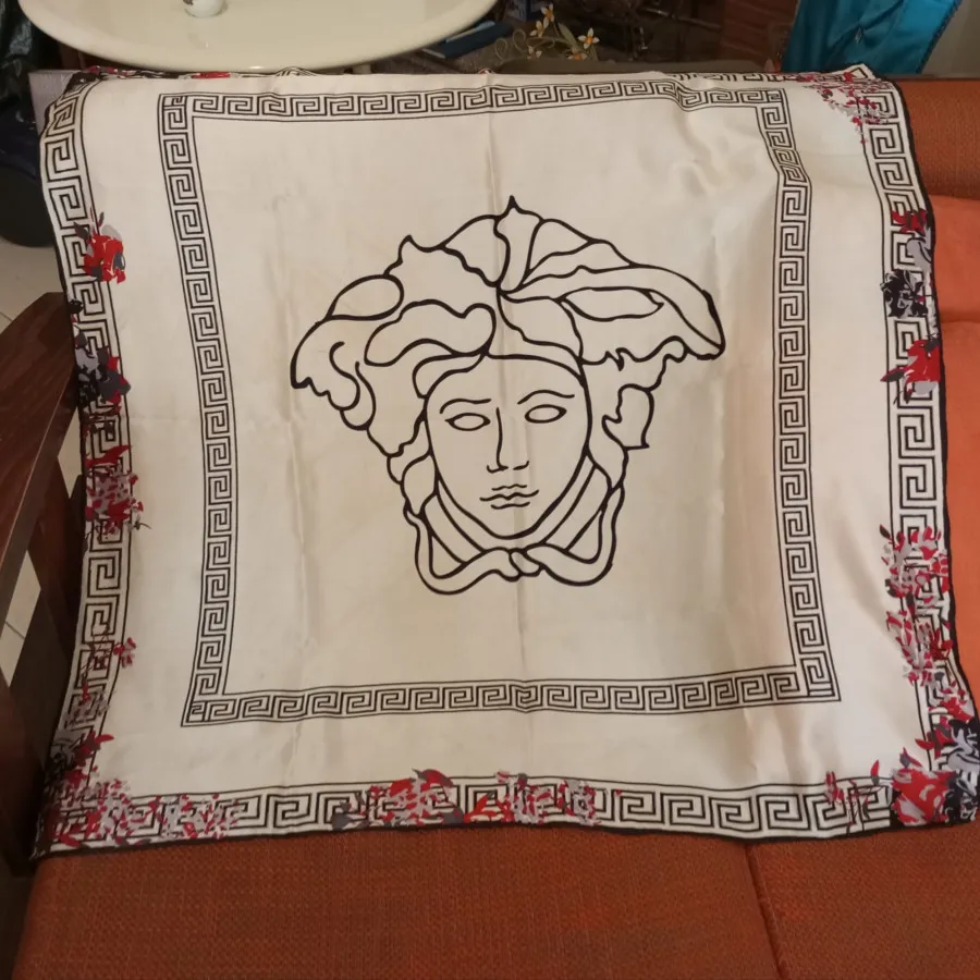 روسری ساتن ورساچه