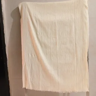 شال کرم رنگ