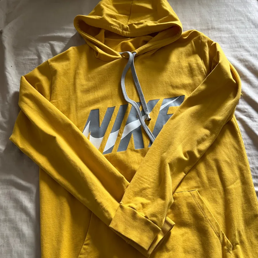 هودی کلاه دار