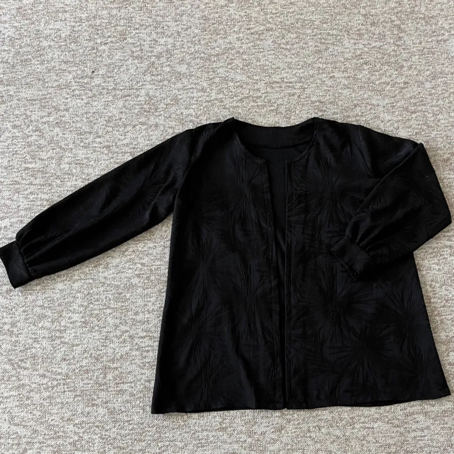 مانتو جلو باز