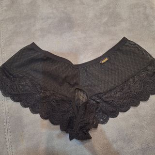 شورت نیم‌پا تور و دانتل