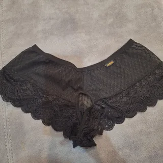 شورت نیم‌پا تور و دانتل