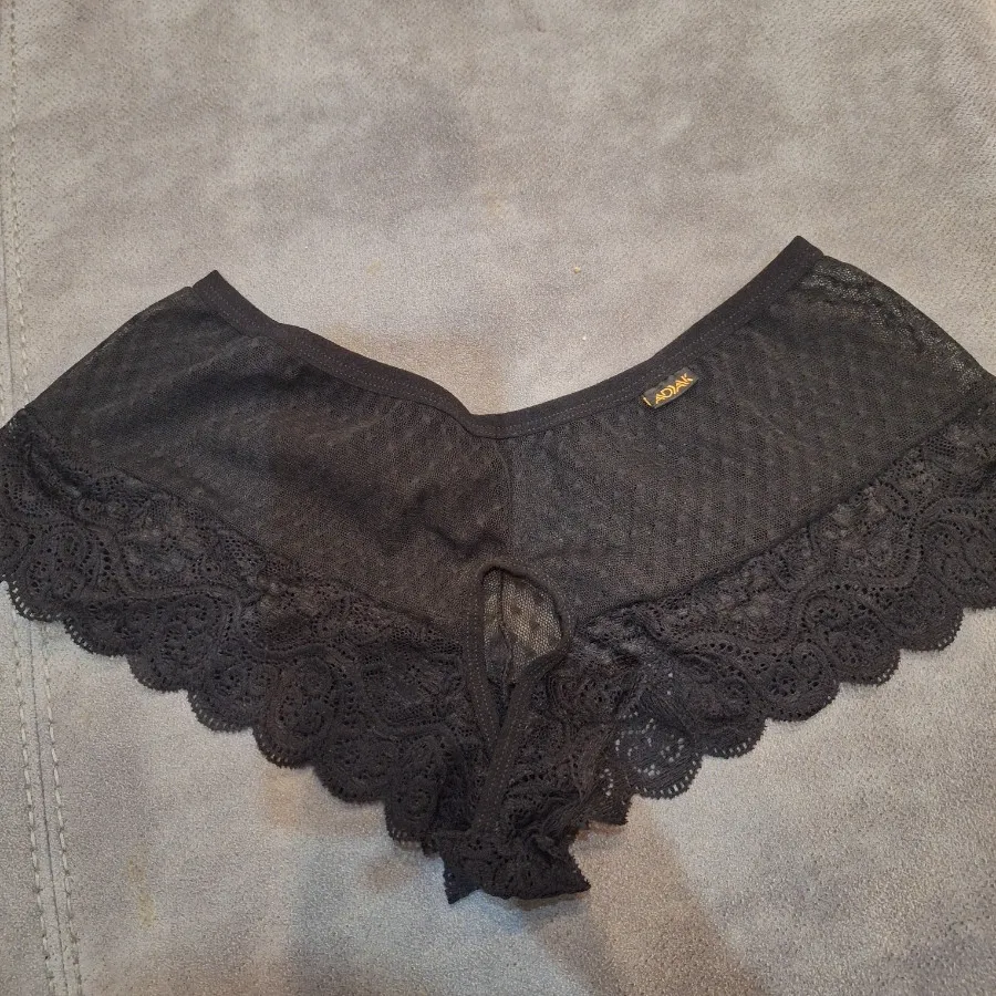 شورت نیم‌پا تور و دانتل