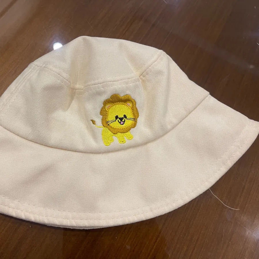 کلاه مارک c&a