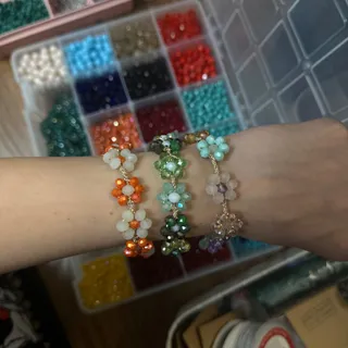 دستبند دستساز گل