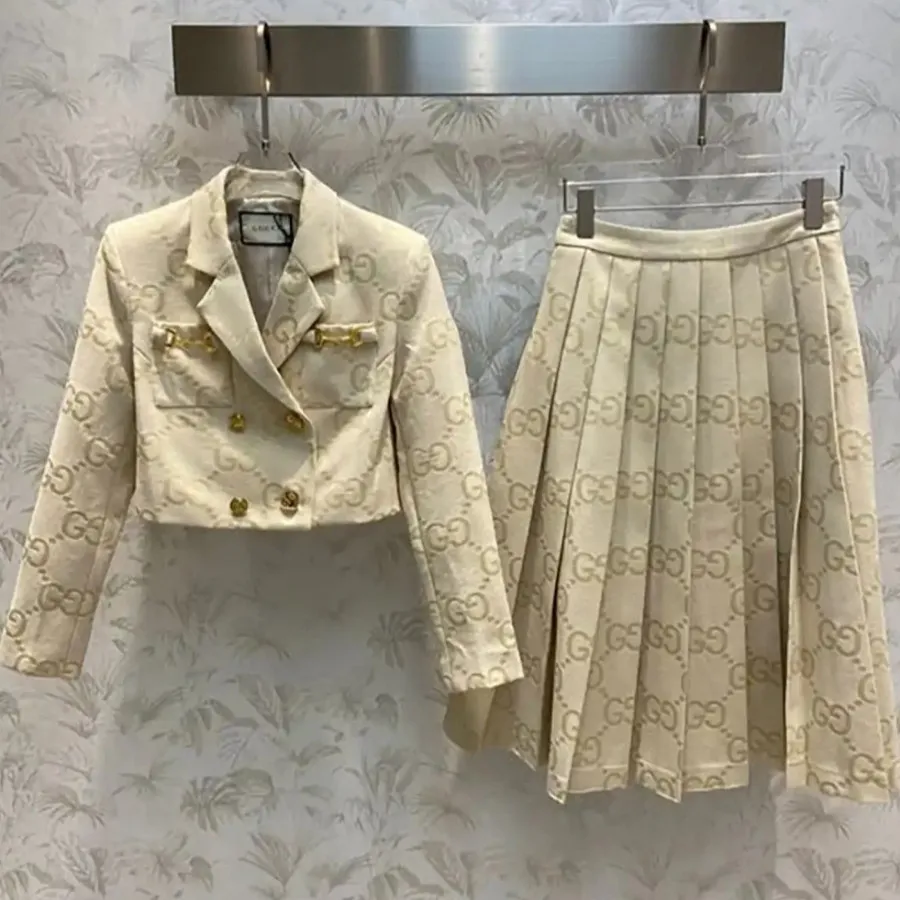 کت و دامت گوچی