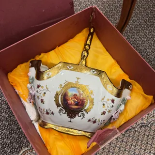 چینی گل برجسته