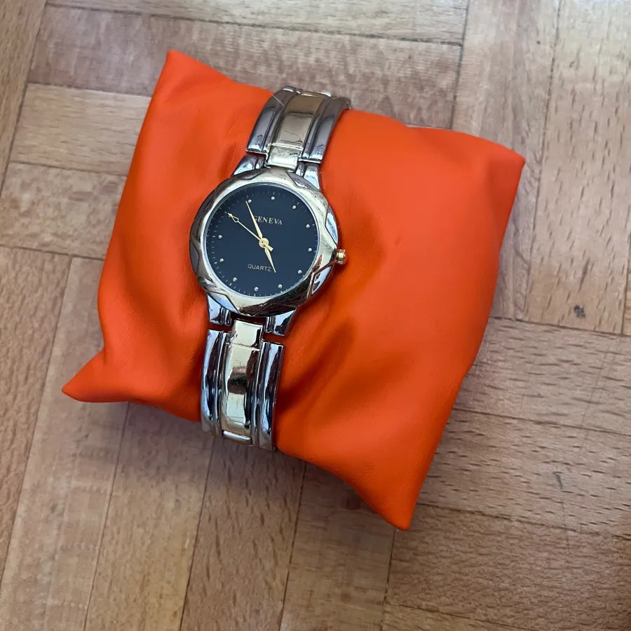 ساعت Geneva فیک