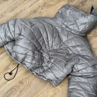 کاپشن BITTE KAI RAND