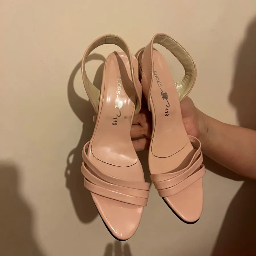 صندل زنانه پاشنه بلند ناز